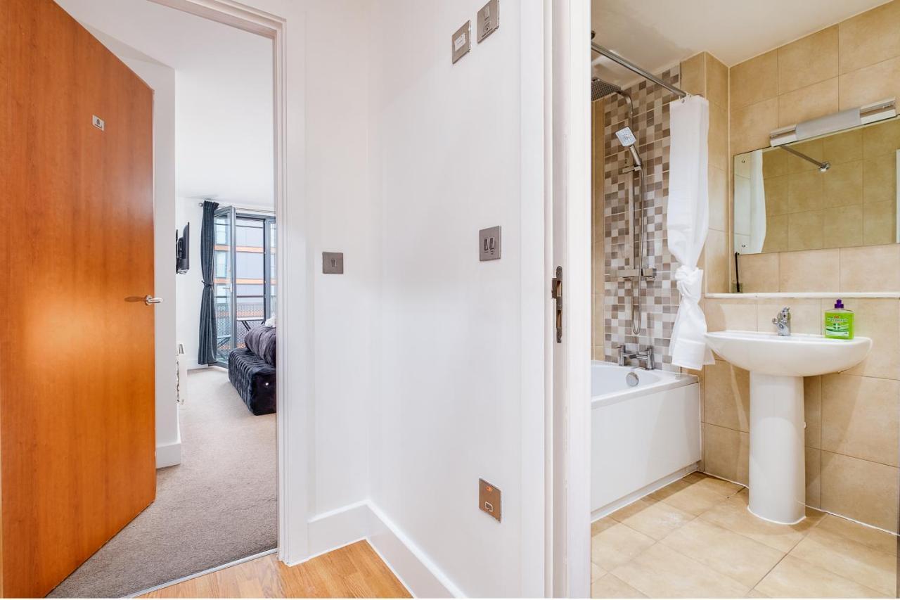 Maevela Apartments - Arcadian Versace Themed Apt ☆ Huge Balcony / Free Parking → Free Netflix -2 Min Walk From Birmingham Hippodrome Theatre, Arcadian, China Town, Sidewalk Club, Gay Village, 5 Mins From New Street Train Station - Birmingham Grand Ce Exterior photo